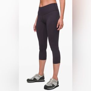 Lululemon Black low rise Capri Wunder Under leggings (size:6)